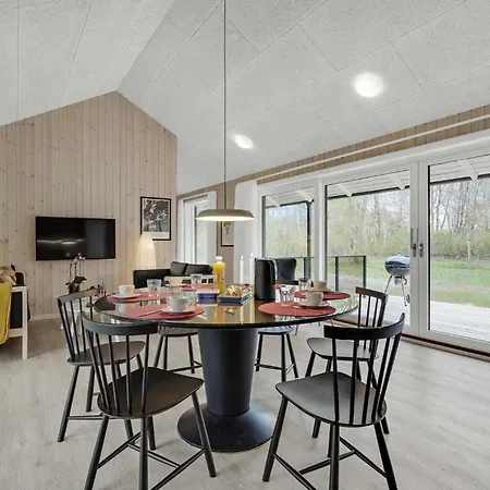 3 Bedroom Pet Friendly In *
